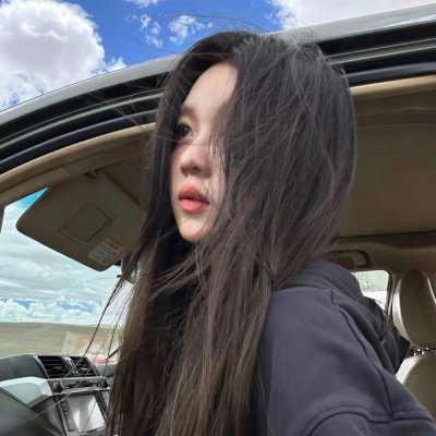 女生向前走